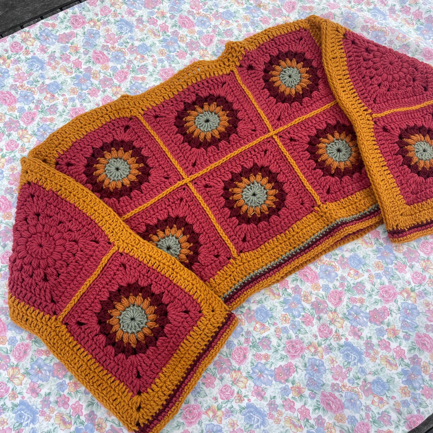 Cropped flower crochet jumper